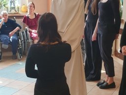 Występ młodzieżowej grupy teatralnej w Bytomskim Centrum Wsparcia, 18.04.2026